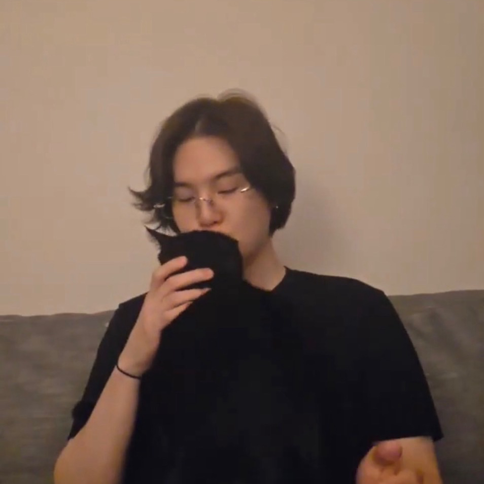 SUGA (BTS)の最新写真