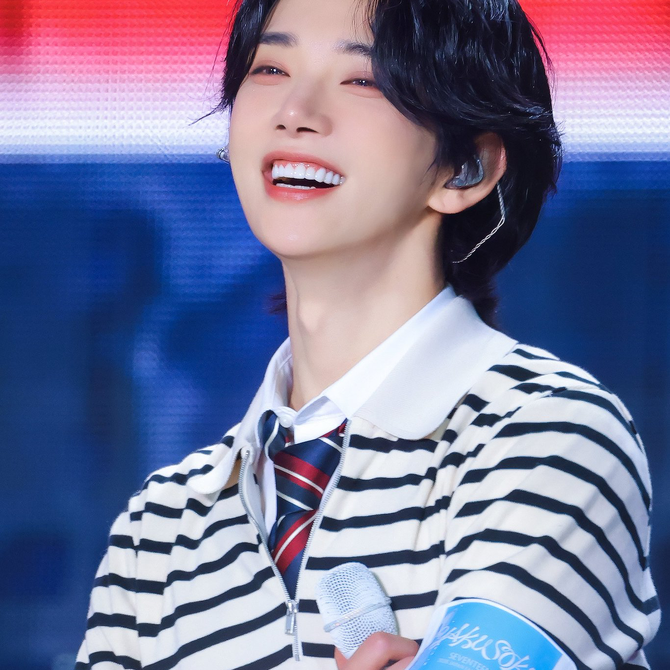 A moment captured by Joshua (SEVENTEEN)'s fan