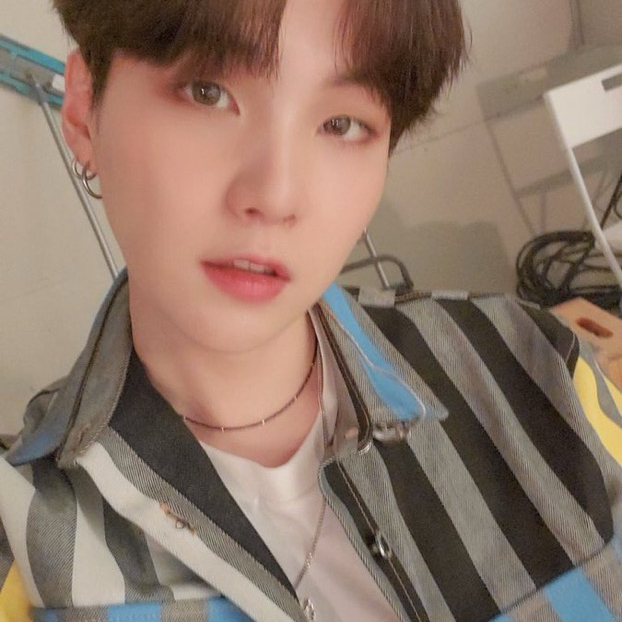 Foto aktivitas terbaru SUGA (BTS)