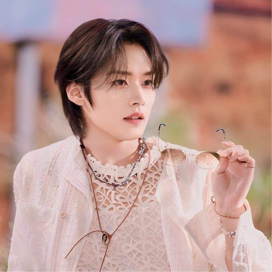 Latest photo of Lee Know (Stray Kids)