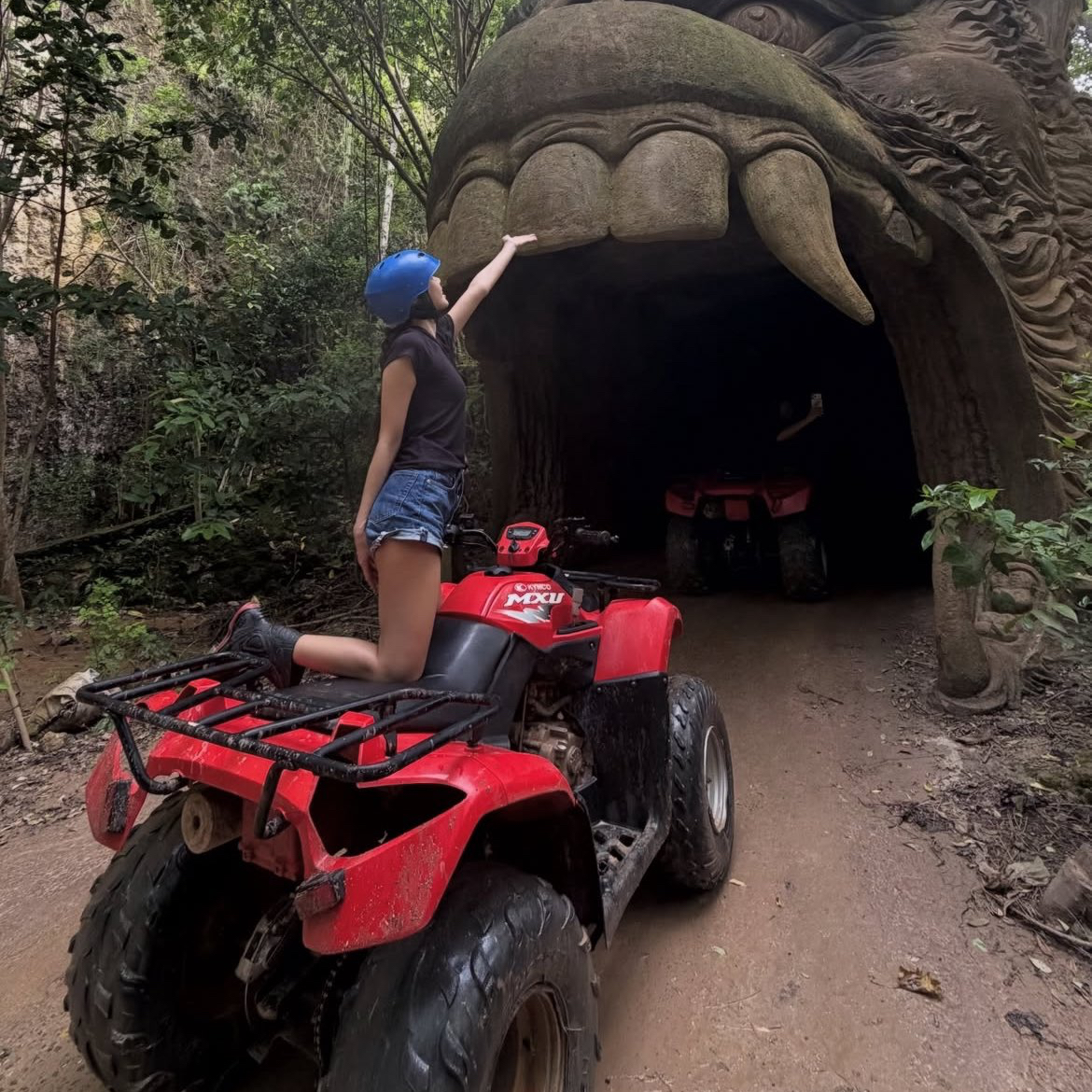 Foto aktivitas terbaru Lisa (BLACKPINK)