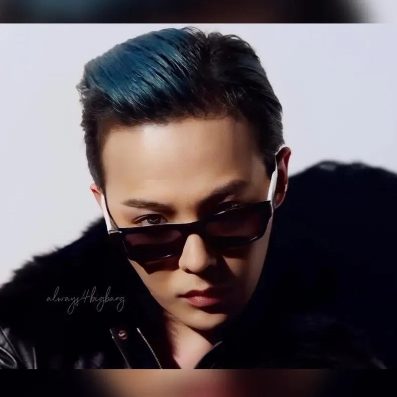 Foto terbaru G-DRAGON (BIGBANG)