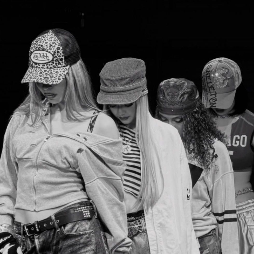 Behind-the-scenes cut of GIRLSET