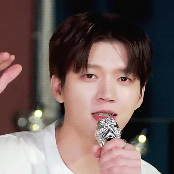 A moment captured by Woohyun (INFINITE)'s fan