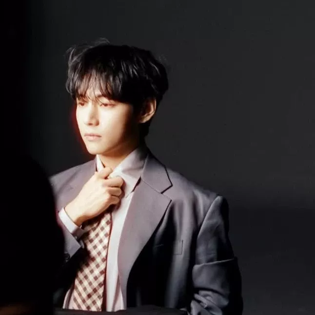 뷔 (방탄소년단)의 비하인드 컷