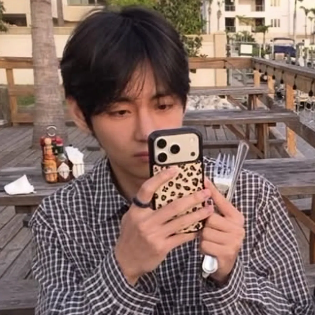 Foto aktivitas terbaru V (BTS)