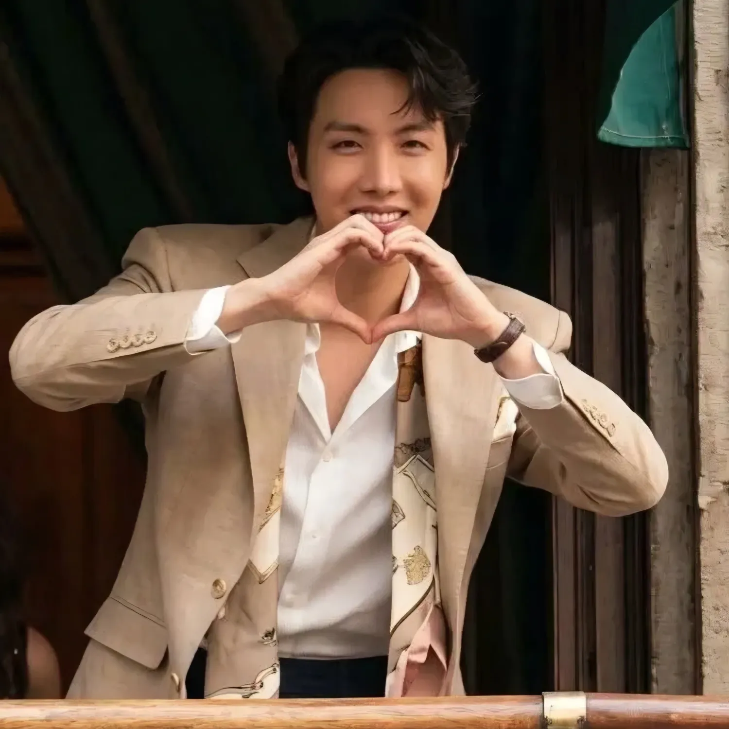 Foto terbaru j-hope (BTS)