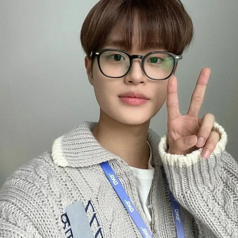 Latest photo of Lee Daehwi (AB6IX)