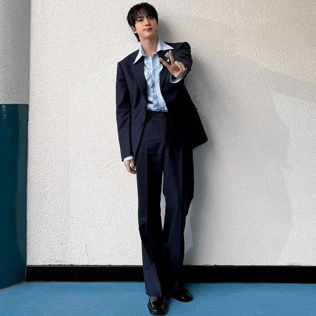 Momen yang diabadikan oleh penggemar Jin (BTS)