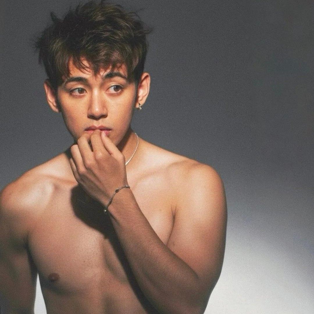 V (防弹少年团)的最新活动照片