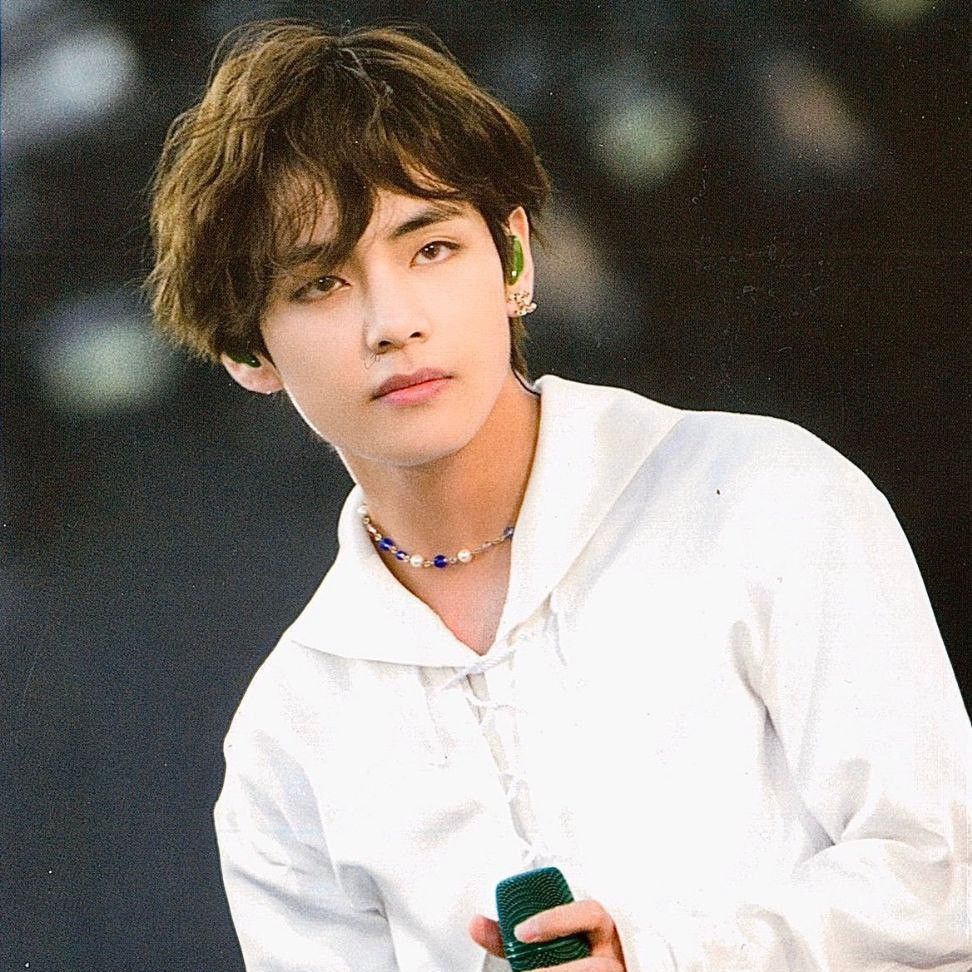 V (BTS)の舞台裏ショット