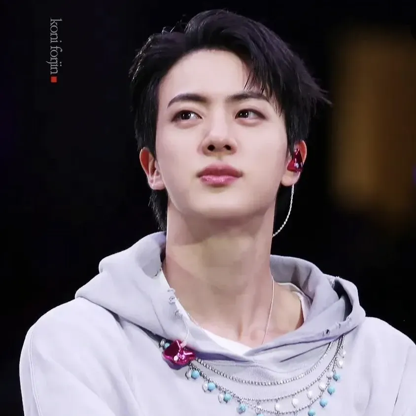 Foto aktivitas terbaru Jin (BTS)