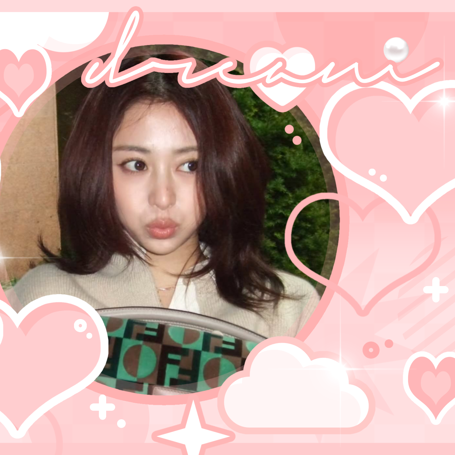 Foto terbaru Huh Yunjin (LE SSERAFIM)