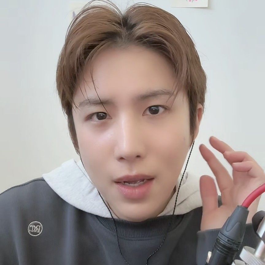 Behind-the-scenes cut of Wow (A.C.E)