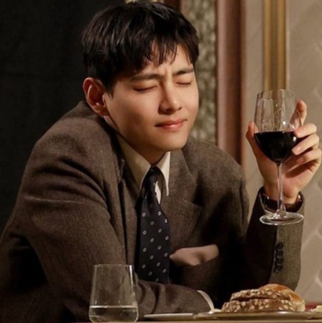 A moment captured by V (BTS)'s fan