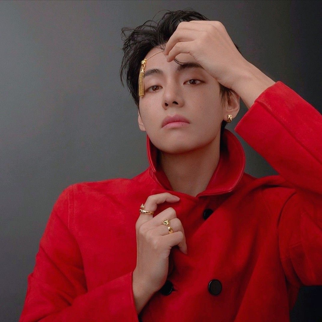 뷔 (방탄소년단)의 최신 사진