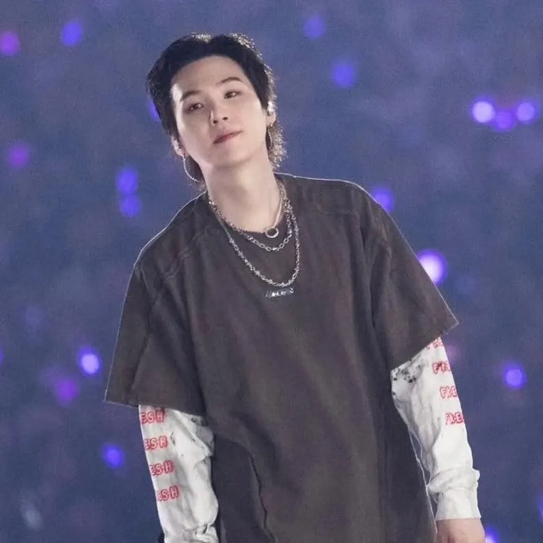 Foto aktivitas terbaru SUGA (BTS)