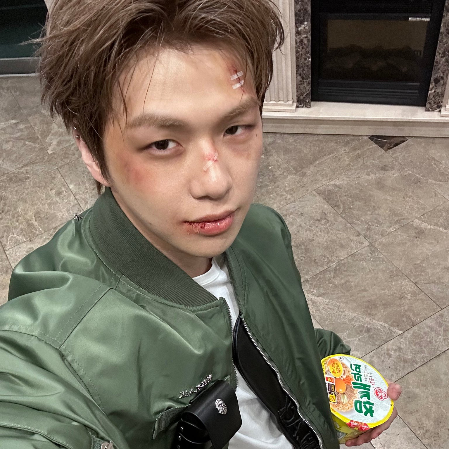 강다니엘의 비하인드 컷