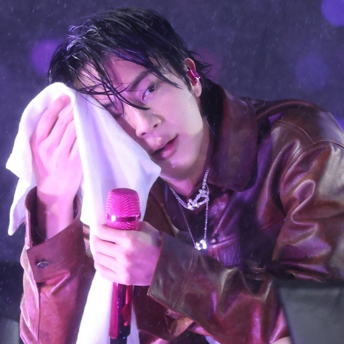 Foto aktivitas terbaru Jin (BTS)