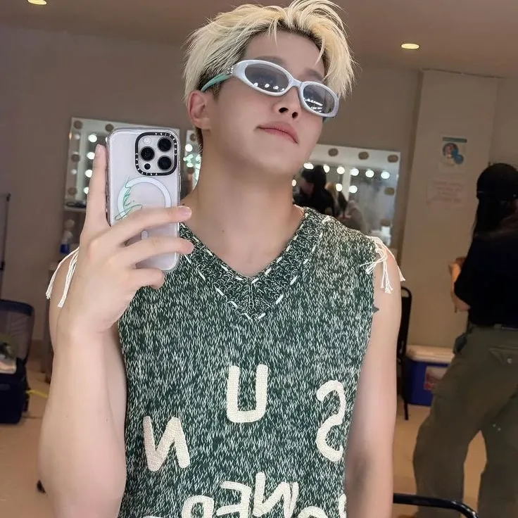 Latest photo of Jinjin (ASTRO)