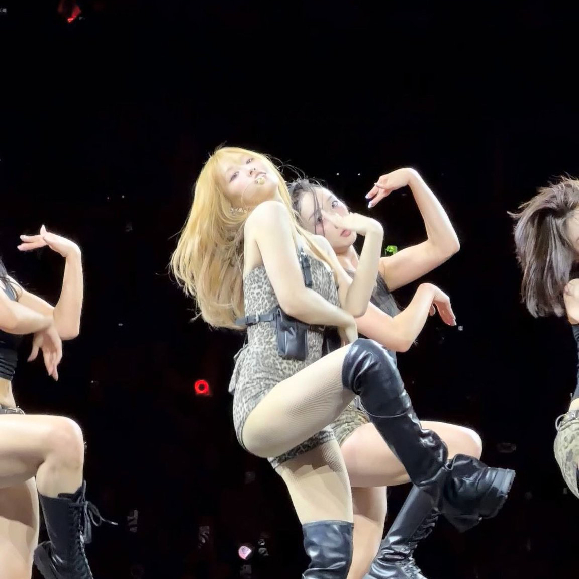 모모 (TWICE) 최근 활동샷