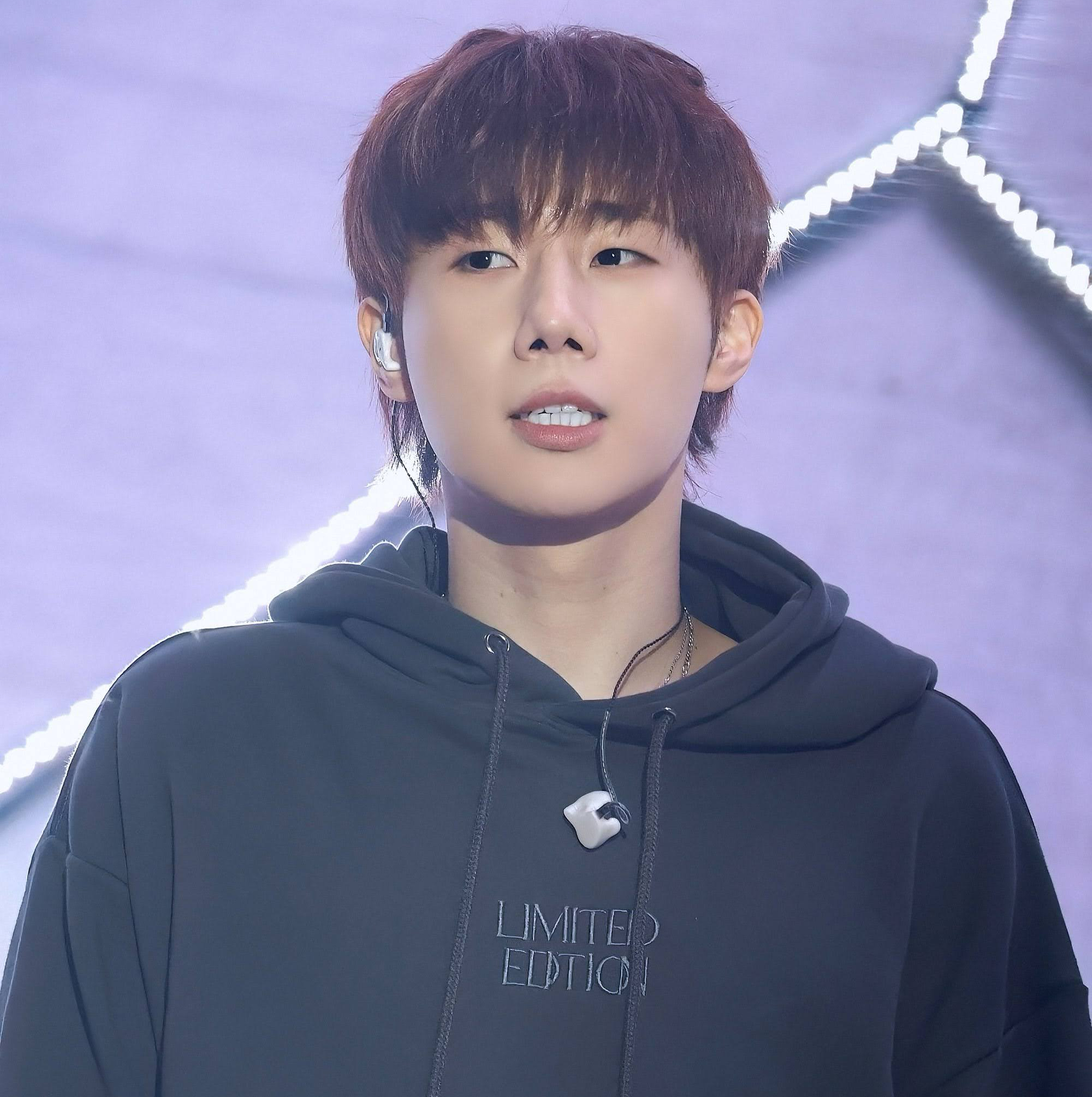 A moment captured by Sungkyu (INFINITE)'s fan