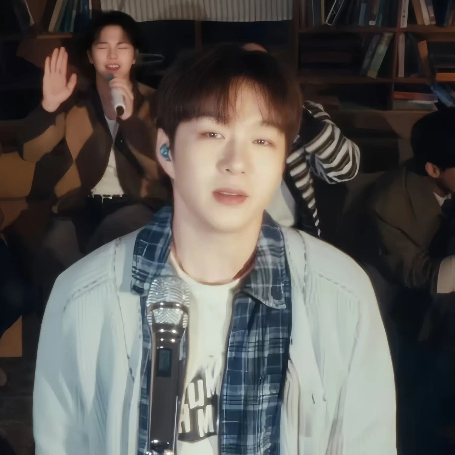 Behind-the-scenes cut of Lee Changsub (BTOB)