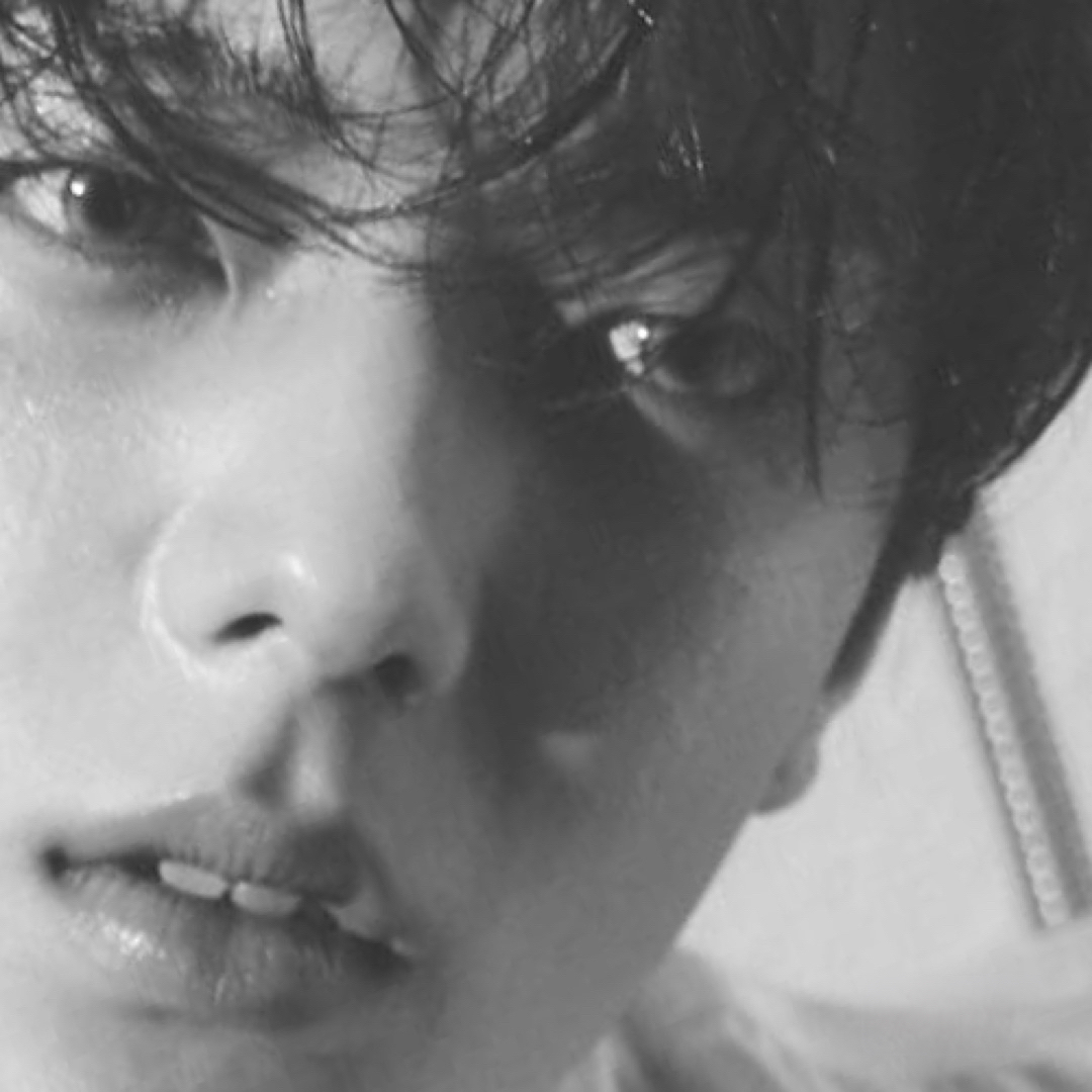 Behind-the-scenes cut of Leejeong (WHIB)