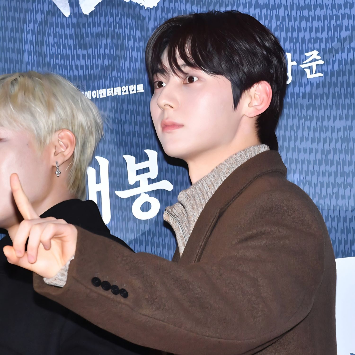 황민현 최근 활동샷