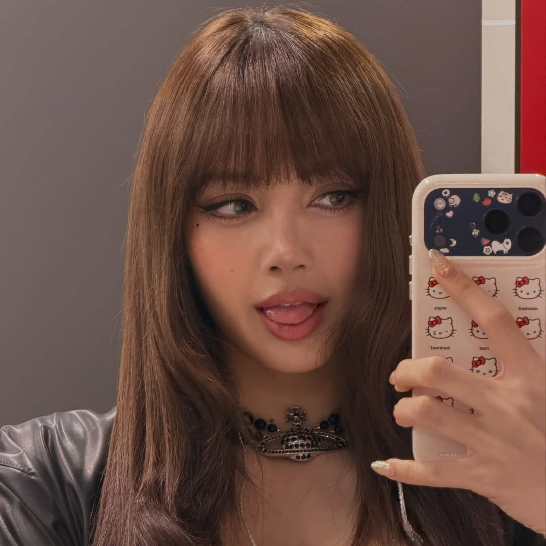 Foto aktivitas terbaru Lisa (BLACKPINK)