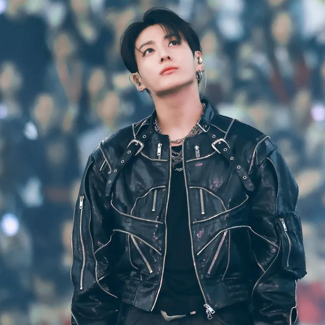 Foto aktivitas terbaru Jungkook (BTS)