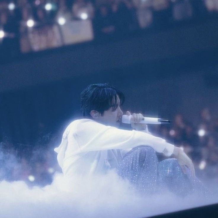 Foto terbaru j-hope (BTS)