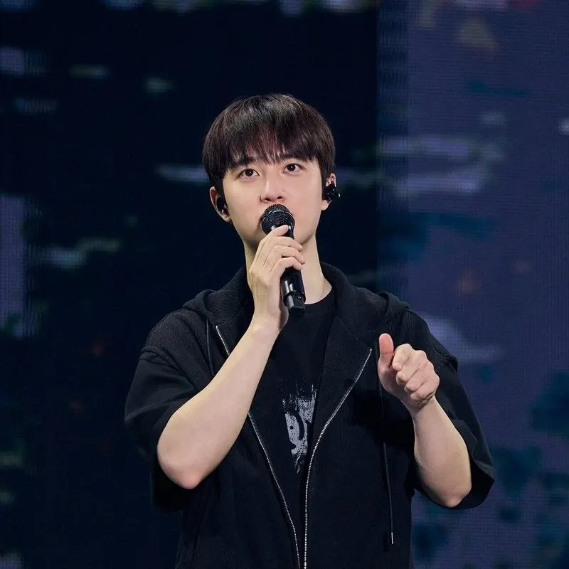 Foto aktivitas terbaru D.O. (EXO)