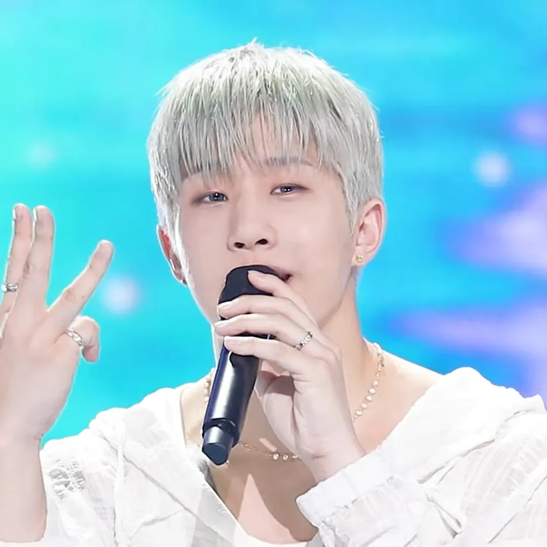 A moment captured by Jinjin (ASTRO)'s fan