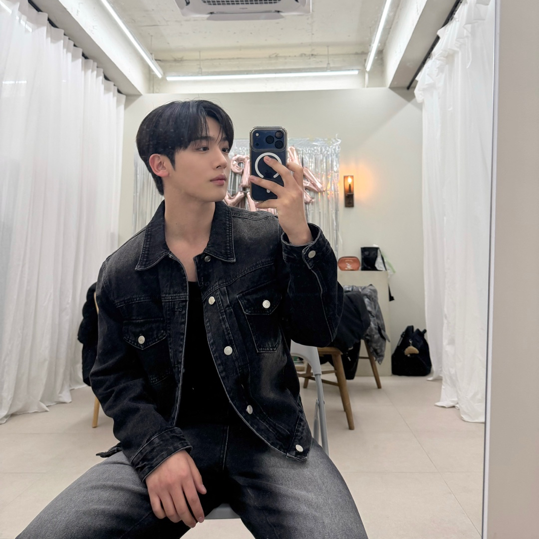 Recent activity shot of Kim Yohan (WEi)