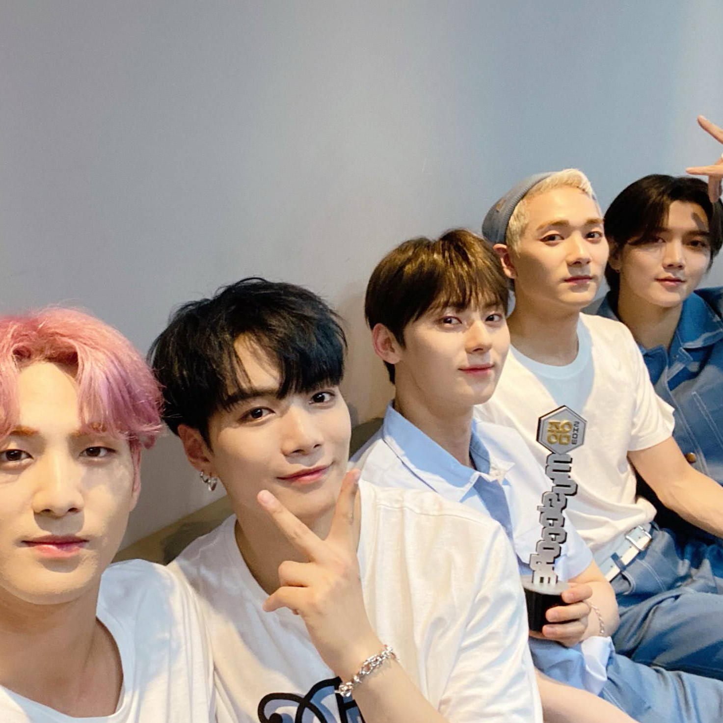 Behind-the-scenes cut of NU'EST