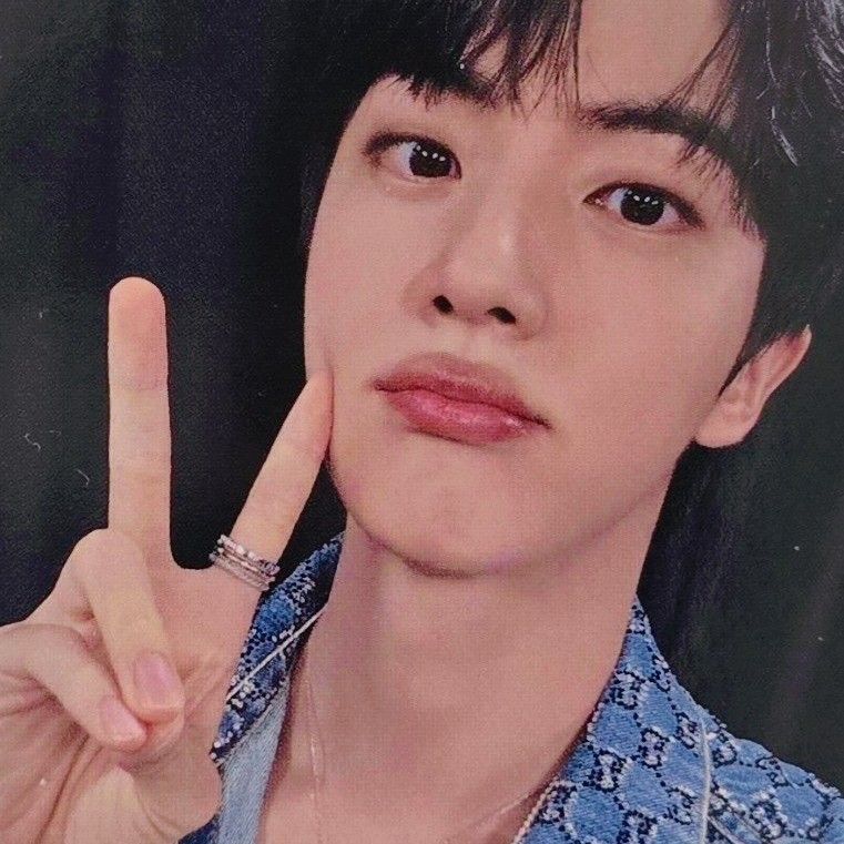 ジン (BTS)の最新写真