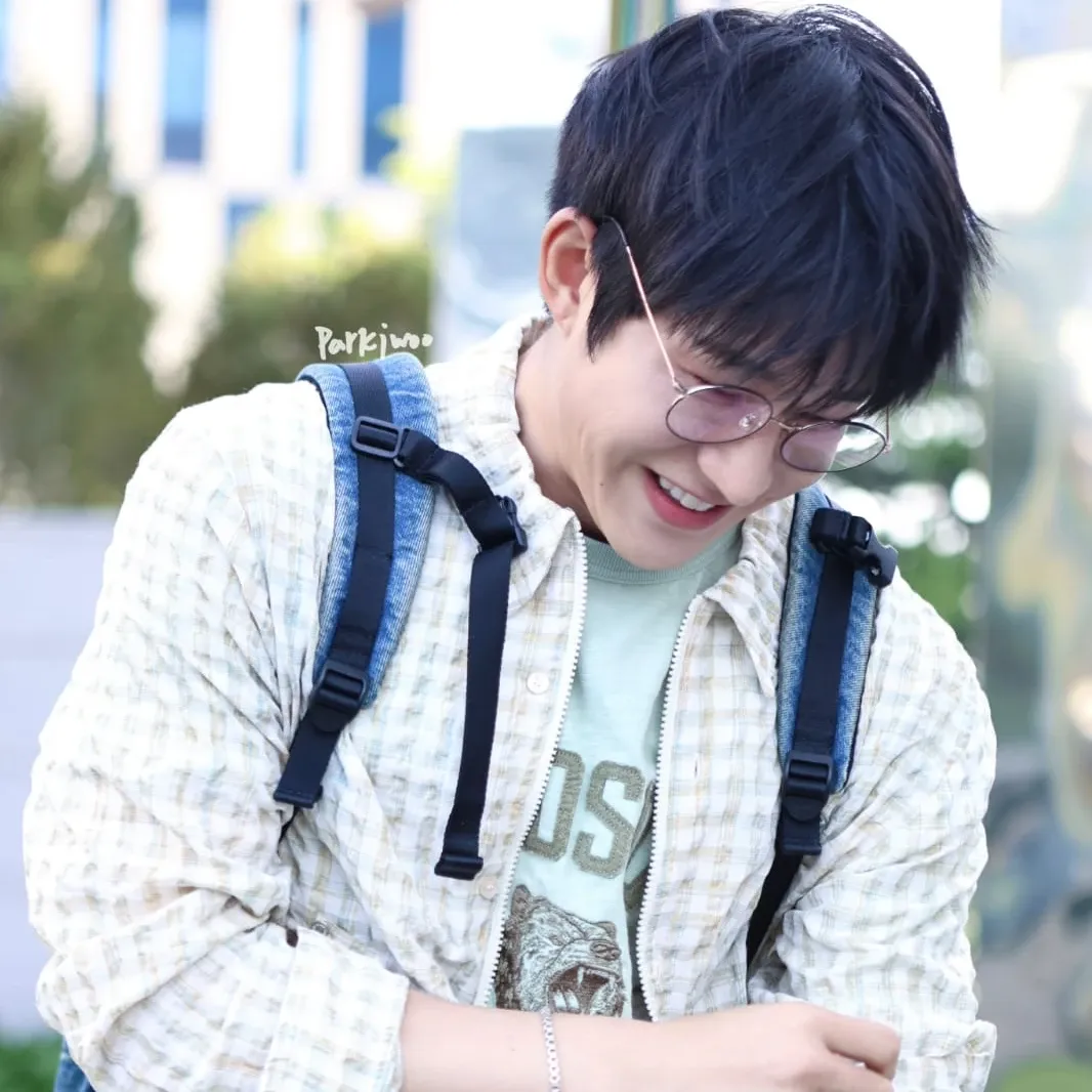 Behind-the-scenes cut of Jinjin (ASTRO)