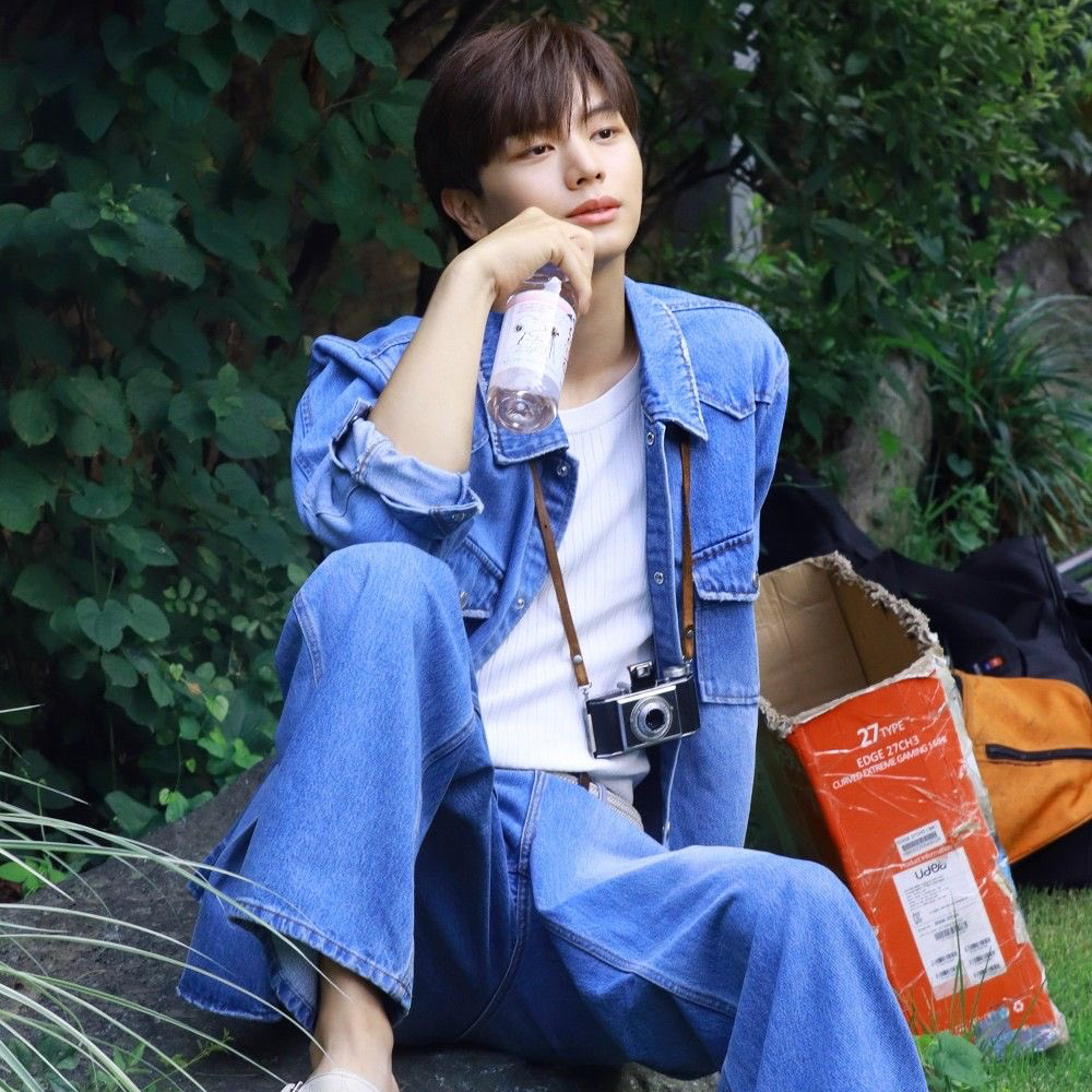 Latest photo of Yook Sungjae (BTOB)
