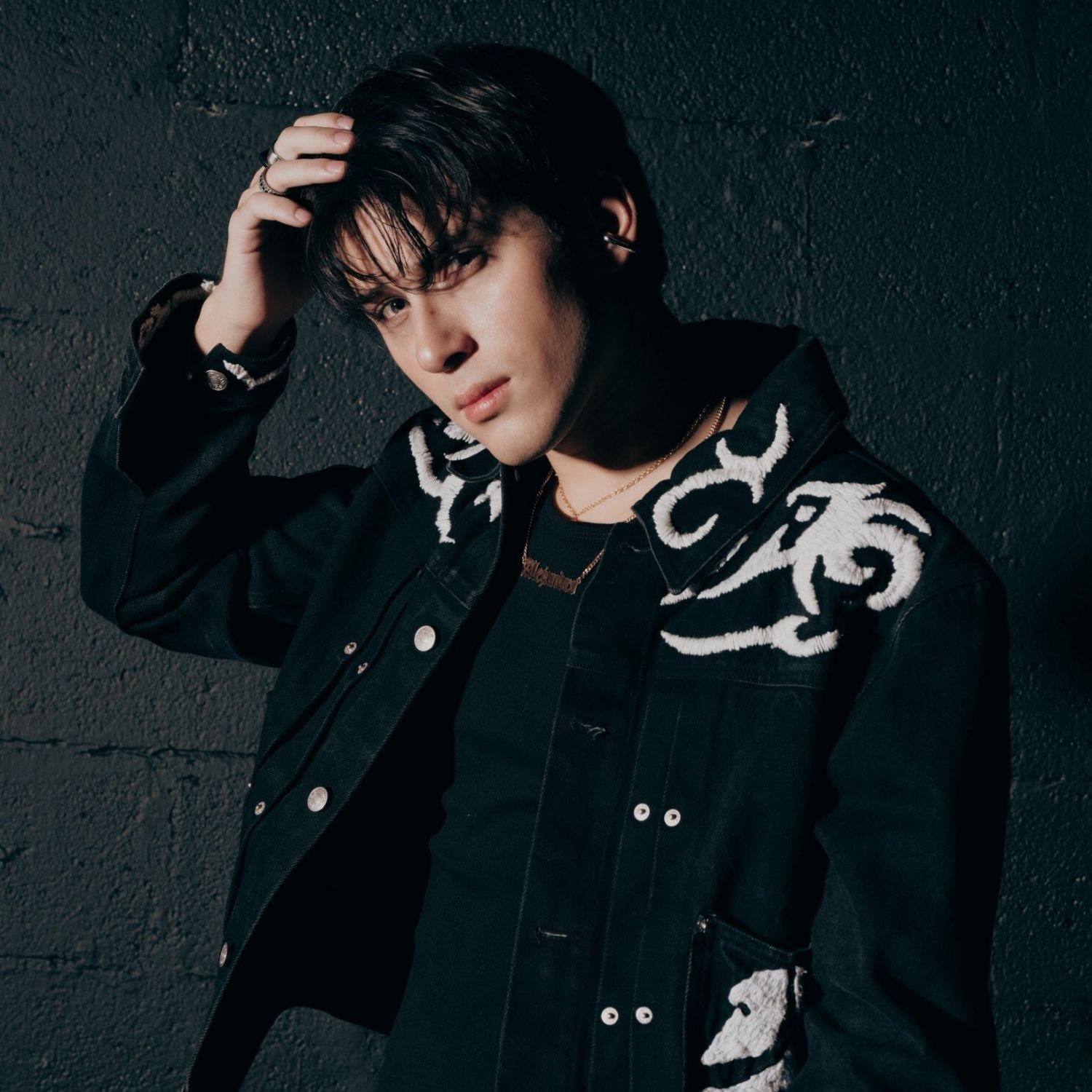 Behind-the-scenes cut of Alejandro (SANTOS BRAVOS)