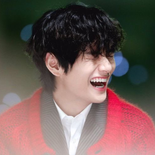 Latest photo of V (BTS)