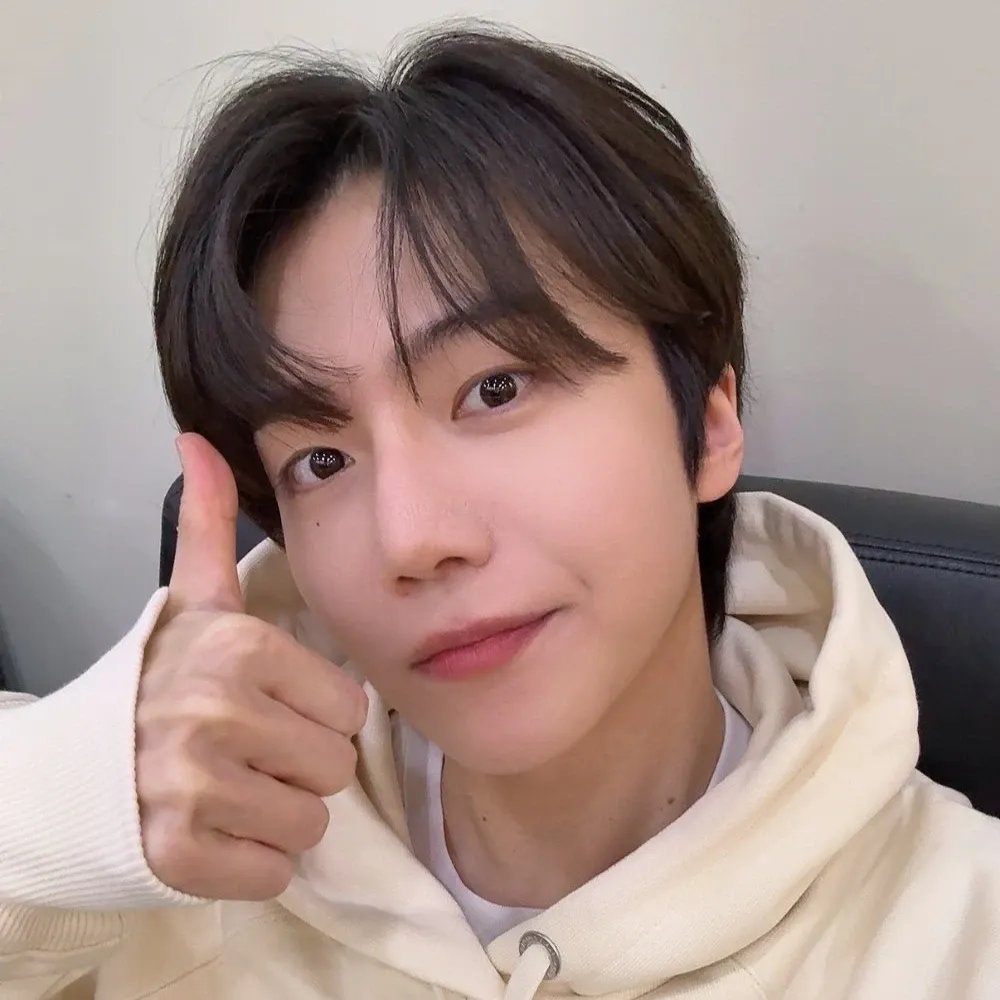 A moment captured by Jinho (PENTAGON)'s fan