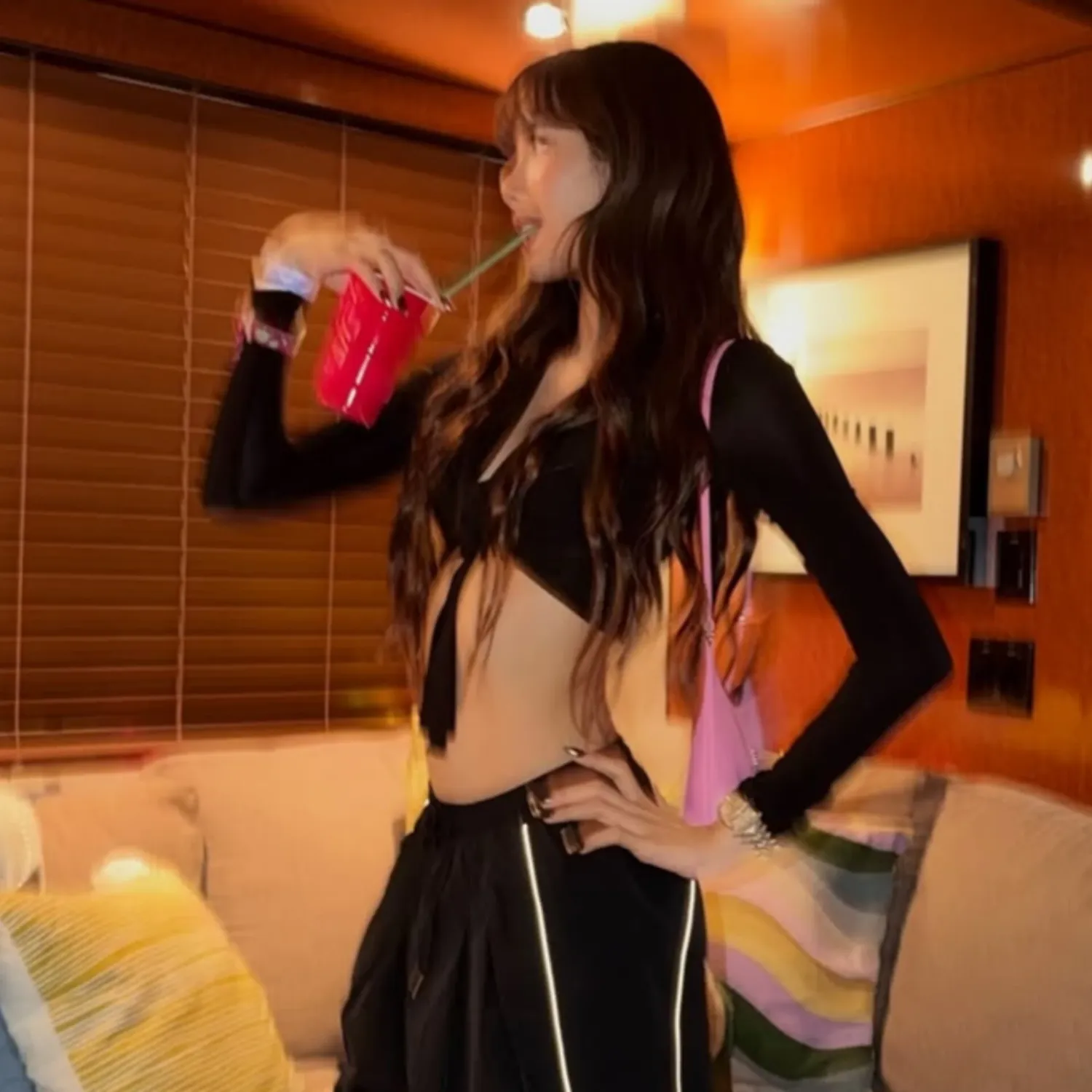Foto aktivitas terbaru Lisa (BLACKPINK)