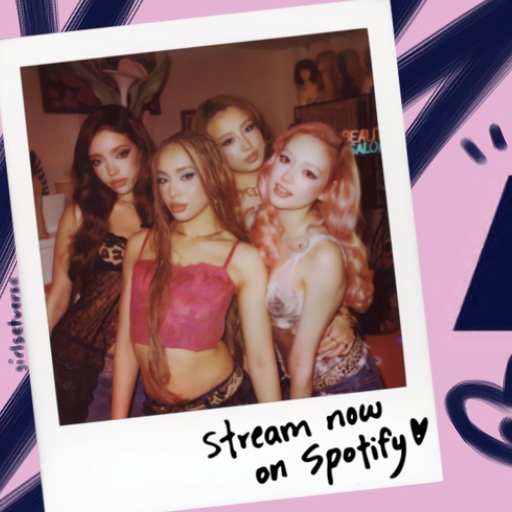 A moment captured by GIRLSET's fan