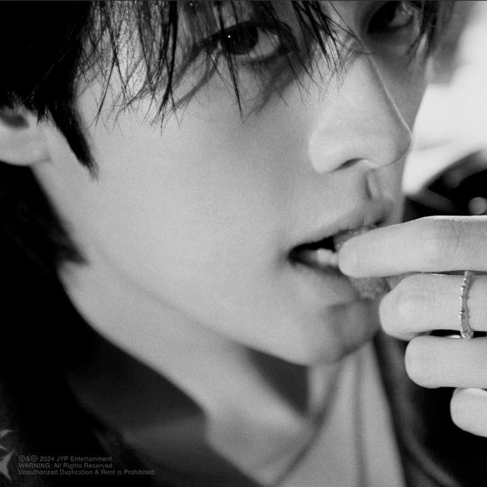 Latest photo of Lee Know (Stray Kids)