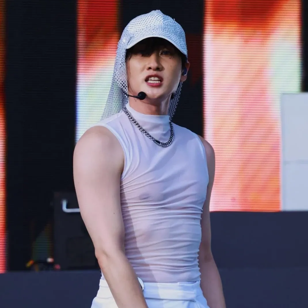 Behind-the-scenes cut of Super Junior