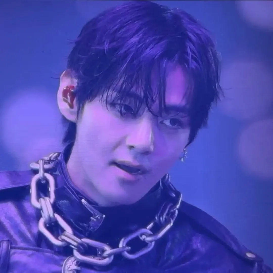 Latest photo of V (BTS)