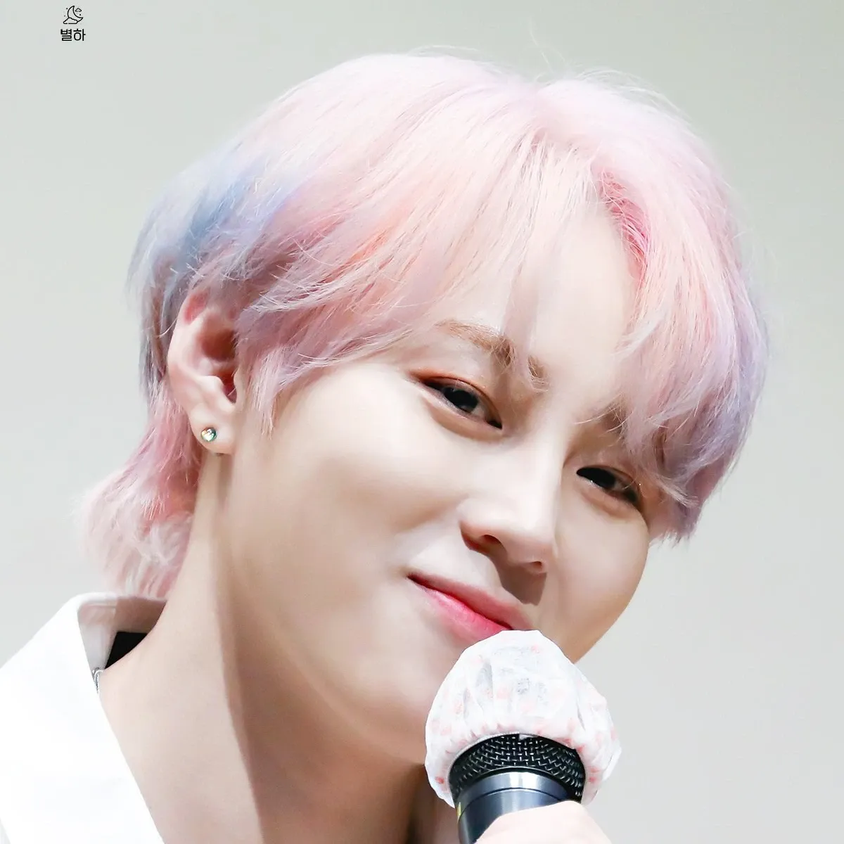 Behind-the-scenes cut of Ha Sungwoon