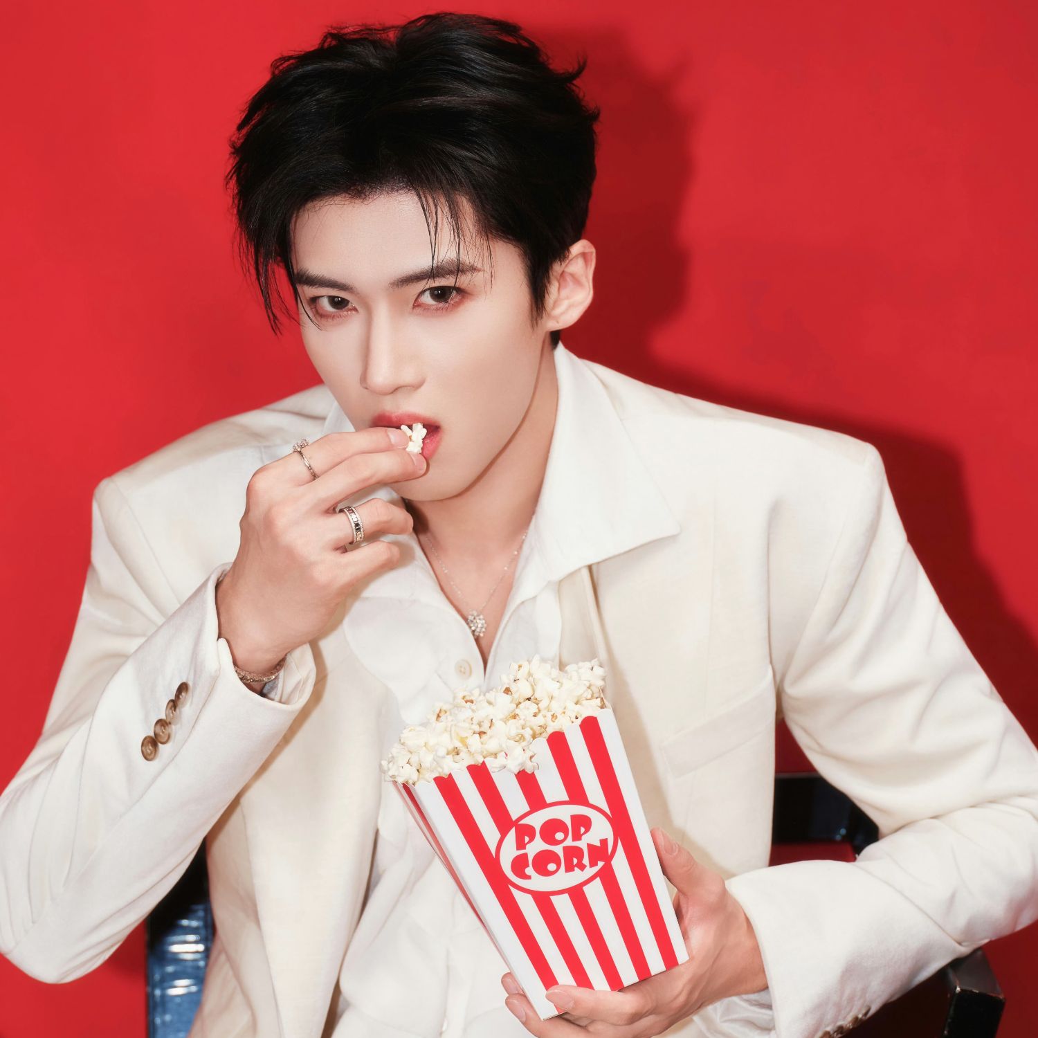 Behind-the-scenes cut of Yanan (PENTAGON)