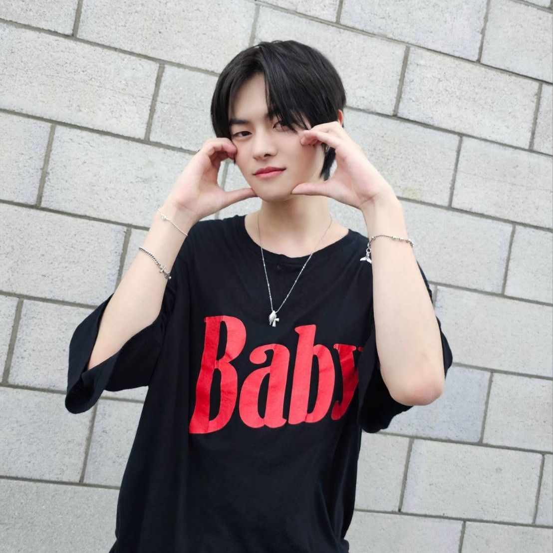 A moment captured by Lee Leo (ALPHA DRIVE ONE)'s fan